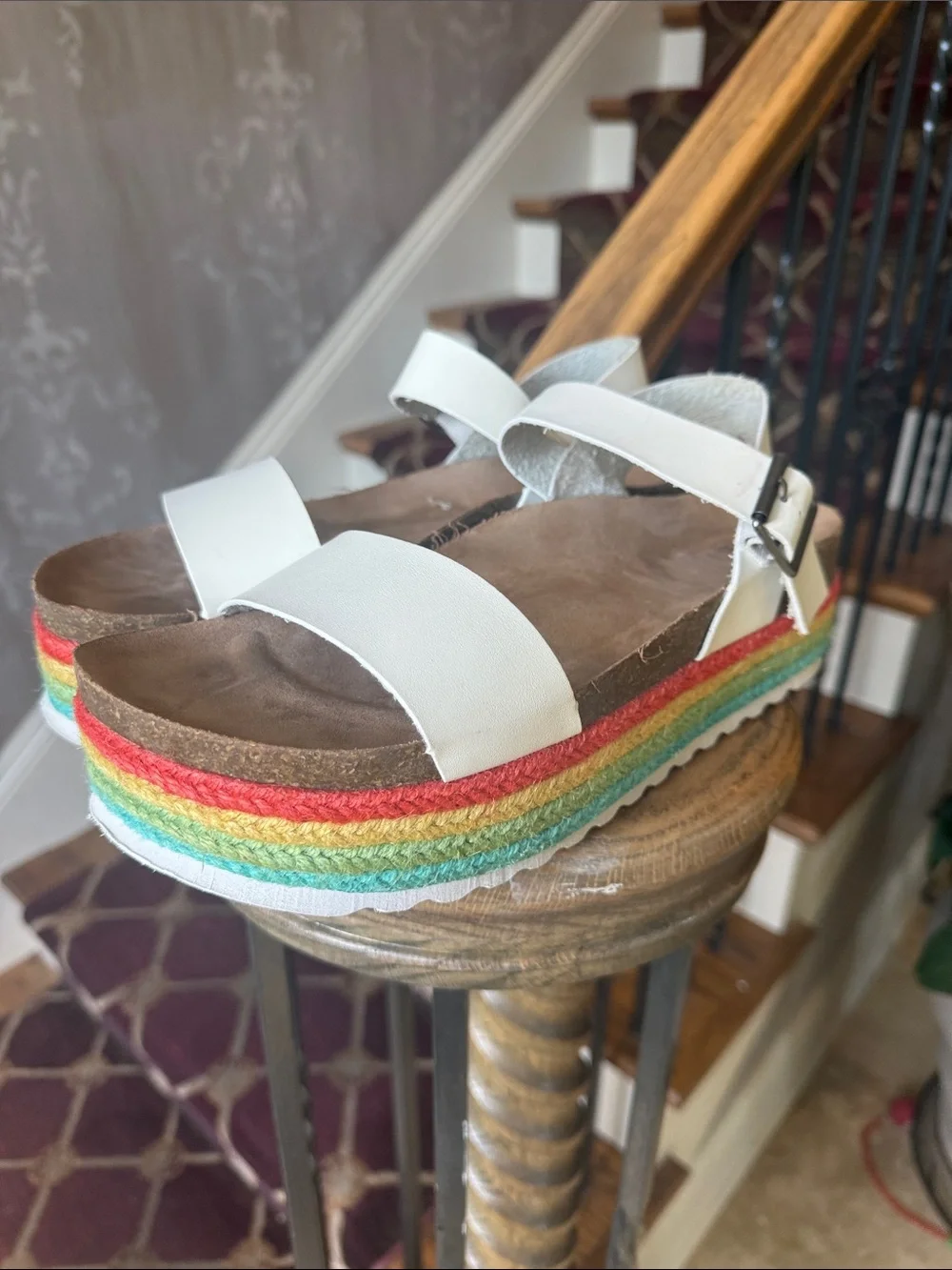 DIRTY LAUNDRY white rainbow, striped platform sandals very good condition 9.5
